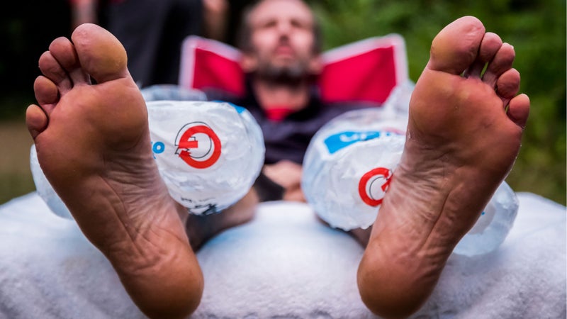 Karl Meltzer takes a break to rest his legs during his attempt to break the record for running the length of the Appalachian Trail. on 5 August, 2016. // Interpret Studios / Red Bull Content Pool // P-20160914-01011 // Usage for editorial use only // Please go to www.redbullcontentpool.com for further information. //