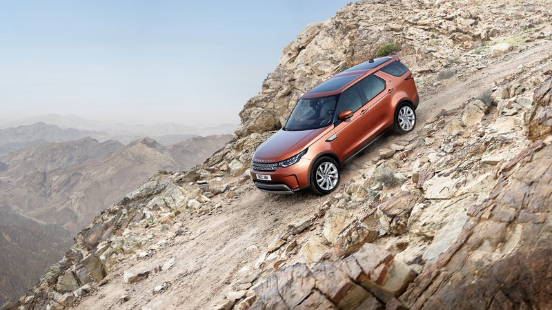 A proper 2.93:1 low-range transfer case enables the new Discovery to make very steep climbs and descents.