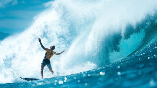 Spirit category finalist by Corey Wilson
Surfer Mick Fanning competes on the final day of the Pipeline Masters on the north shore of Oahu in 2015. 鈥淓arly that morning Mick got the terrible news that his brother had passed away,鈥 Wilson says. 鈥淭his is the last thing I had ever expected because Mick had already had the worst year ever鈥攕hark attack, divorce, and now this.鈥