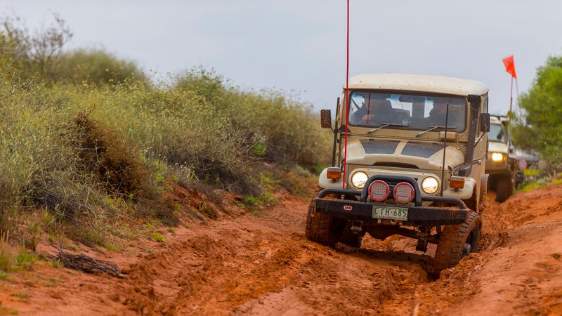 See how the front left wheel drops way down into that ditch, allowing the FJ40's body to stay relatively upright? That's due in large part to the solid axle (visible spanning the two front wheels), which facilitates high articulation. Such a setup is heavy and contributes to poor ride quality, so it has largely disappeared on modern trucks.