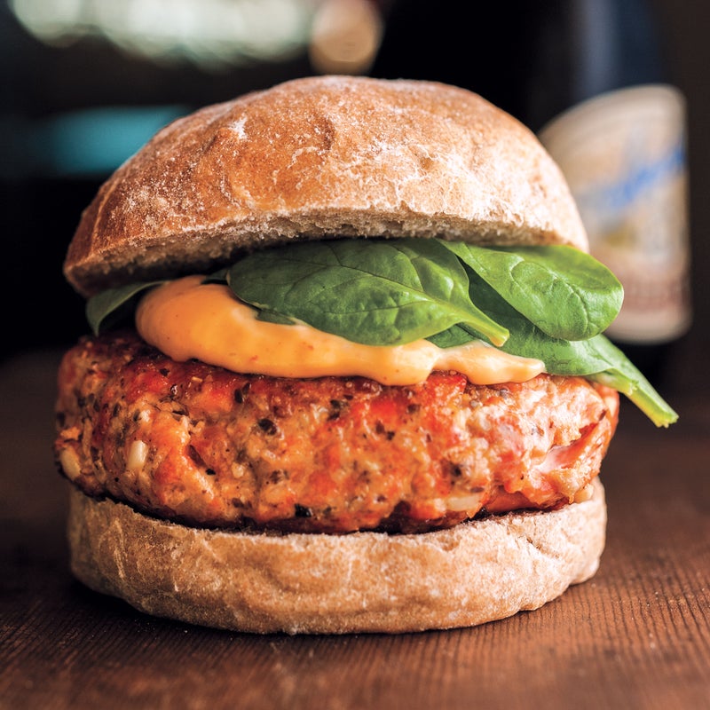 https://cdn.outsideonline.com/wp-content/uploads/2016/11/01/salmon-burger-kilchers.jpg?width=800