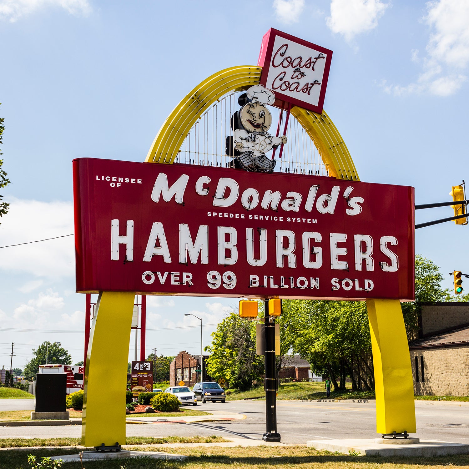 https://cdn.outsideonline.com/wp-content/uploads/2016/12/12/pre-race-fast-food_s_0.jpg