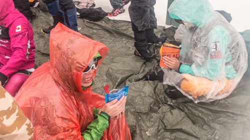 Racers were given special permission to eat on land—a rare perk for tourists to Antarctica—but they could only do so over special tarps laid out by the start and finish area. These served as de facto aid stations on the loop courses. Only highly processed foods were allowed—no nuts, grains, meats, or other foreign foods that would attract native animals and disturb the continent’s fragile ecosystem.