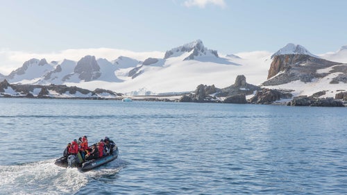 Although competitors were traveling light by 4 Deserts standards, everyone was required to bring a dropbag of gear when they were transported from the Plancius to Antarctic land on Zodiac dinghies. As a sudden influx of pack ice has the potential to endanger safe passage on the Zodiacs and indefinitely delay re-boarding of the Plancius, racers must be prepared to spend the night on land, and were instructed to bring a bivy and sleeping bag on shore with them everyday. (This did not happen in 2016, though one day of competition was cut short because incoming ice threatened to block the waterways.)