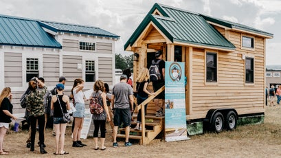 https://cdn.outsideonline.com/wp-content/uploads/2016/12/22/tiny-house-004_h.jpg?height=230