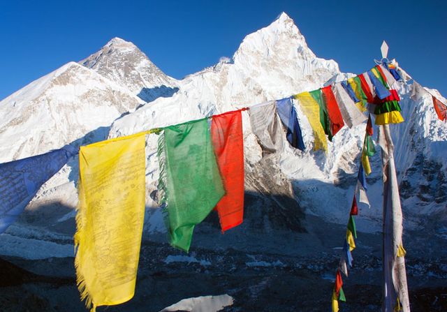 Everest Death Toll Climbs to 11