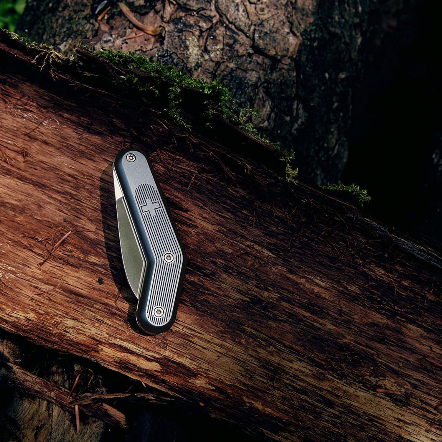 The Swiss just made a better pocketknife.