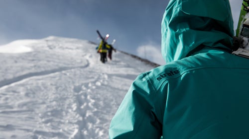 Strafe’s approach is to integrate super-breathable insulation with stretchy Polartec NeoShell fabric that’s supple, not stiff.