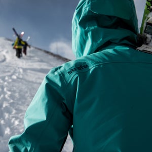 Strafe’s approach is to integrate super-breathable insulation with stretchy Polartec NeoShell fabric that’s supple, not stiff.