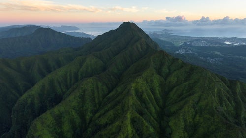 The Ko鈥檕lau Range isn鈥檛 known for towering peaks or vast, open spaces, but rather for the complexity and diversity of its terrain. Pictured here is the tallest point in the range, Pu鈥檜 Konahuanui, which stands at 3,105 feet and is commonly referred to as K1.