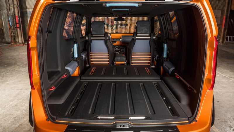 The car-like unibody construction creates the kind of spacious interior that Wrangler drivers can only dream of. And just look at how much cargo room this thing has with the seats folded down!