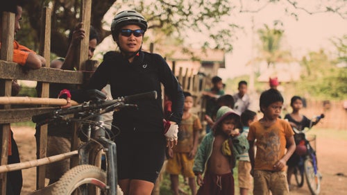 Rusch chose a full-suspension Niner Jet RDO as her ride, while Nguyen chose a Niner Air RDO hardtail. 鈥淪he was bummed,鈥 says Rusch. Due to the length and varied terrain, a full-suspension setup turned out to be the better choice.