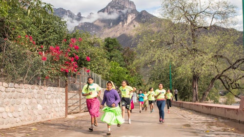 The day before the Caballo Blanco Ultra, Urique hosts a 5K race for kids in the surrounding area. This year, more than 1,000 children participated. After the race, Urique puts on a festival to commemorate the weekend and stoke energy for the following day’s 50-mile race.
