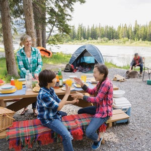 E6T8P9 Family relaxing together at campsite