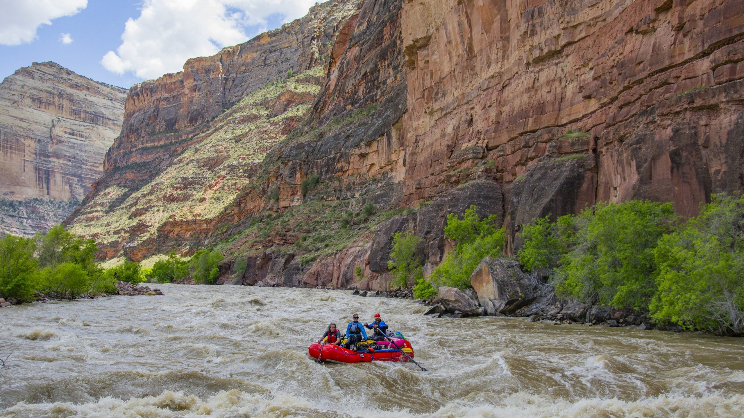 Scenic views and easygoing rapids along Utah's Green River make for the perfect paddling adventure with family and friends.