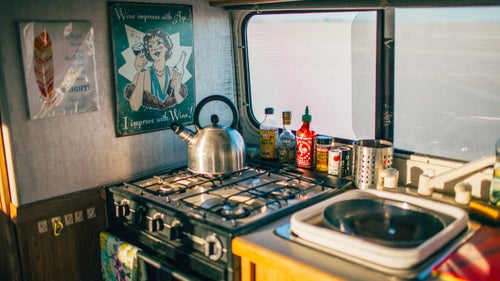 The Bigfoot trailer kitchen has a sink, gas stove, fridge, and even an oven. 鈥淚 splurged on nonbreakable cookware so you can, like, whack people with a plate and it won鈥檛 shatter.鈥