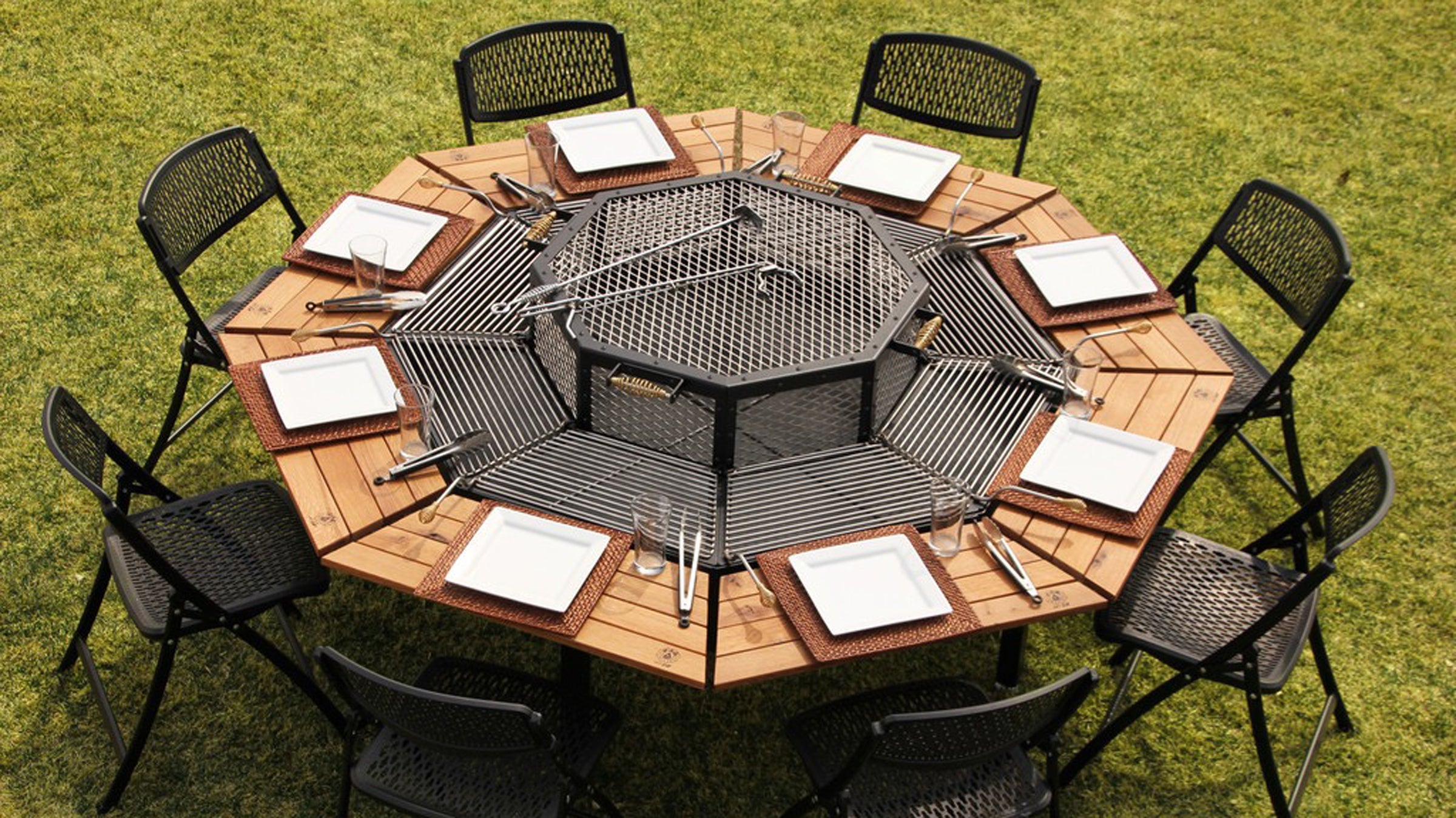 Cooking has never been so social.