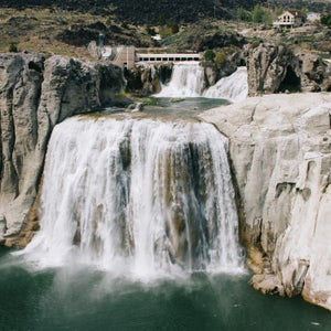 The cascading Niagra Falls.