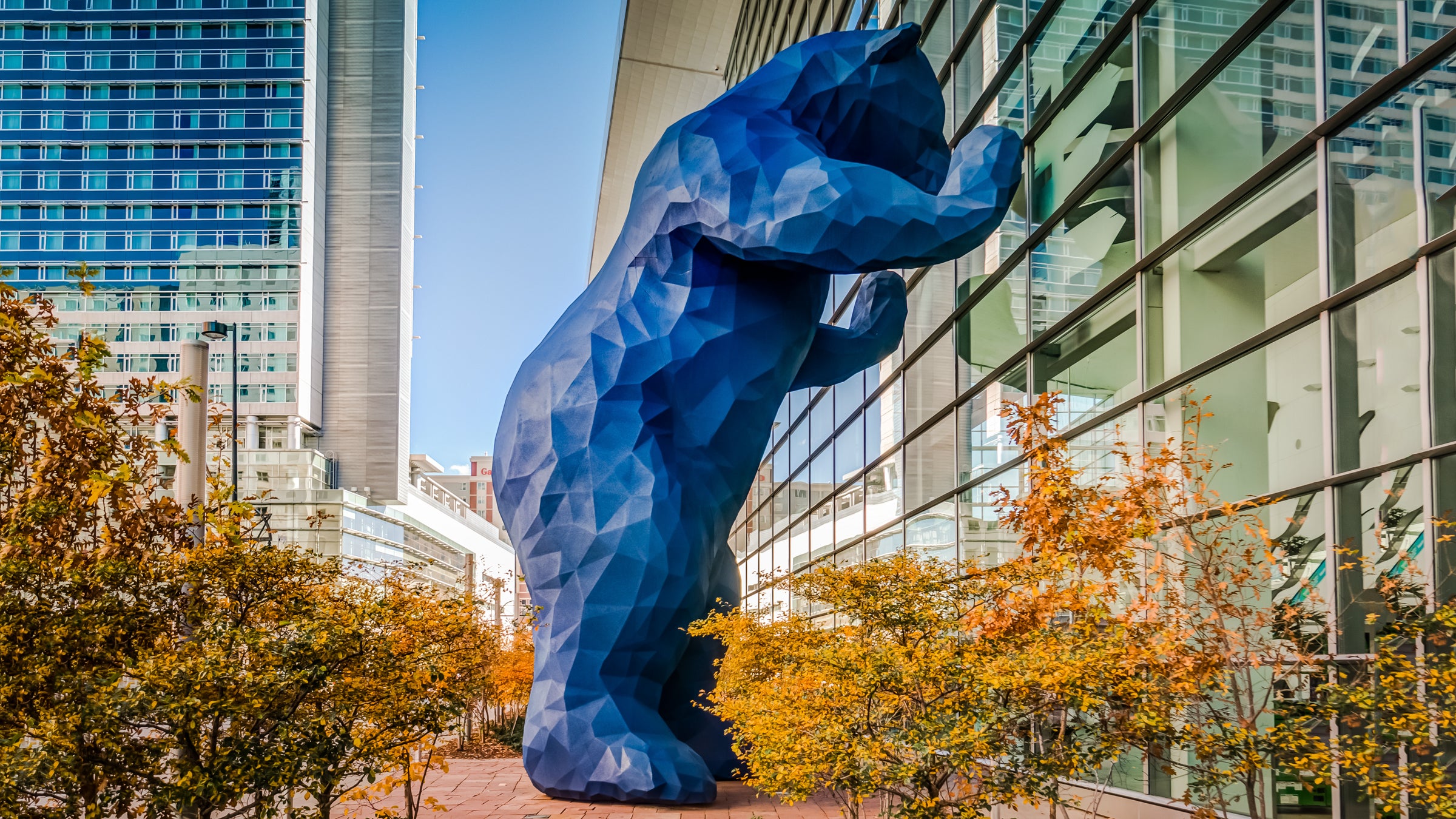 Lawrence Argent's sculpture I See What You Mean at the Denver Convention Center.