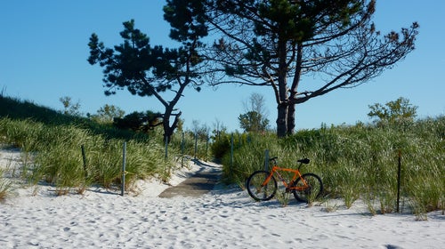 A bike at the entrance to Wingaersheek Beach.