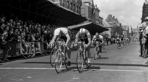 André Darrigade finishes ahead of Frans Melckenbeeck in the second stage of the 1962 Tour de France.