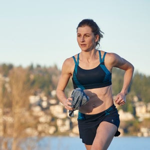 Lauren Fleshman running in Oiselle's Summer Roga shorts.