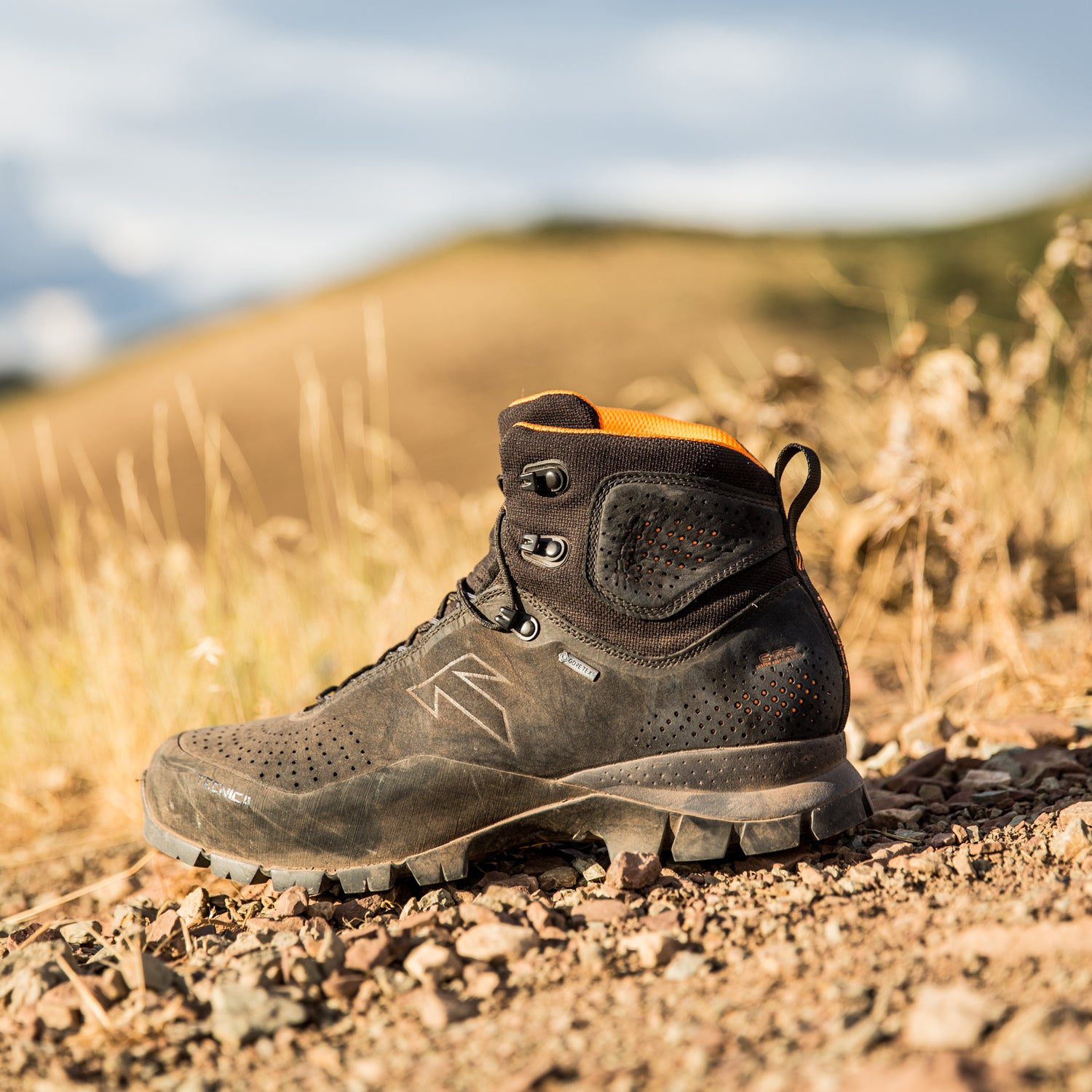 Bule kapacitet lige First Look: Tecnica's New Custom-Moldable Forge Hiking Boots - Outside  Online