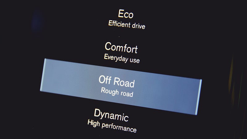 Selectable driving modes alter throttle and steering response and raise and lower the ride height when equipped with the optional air suspension.