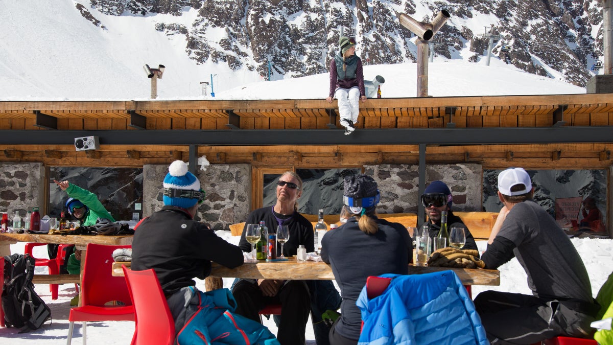 All Our Favorite Après Bars and Restaurants