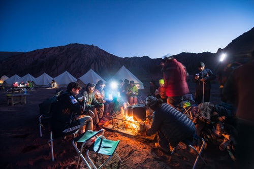 CAMPSITE1 - Athletes get a taste of how their next seven breakfasts will be. Clear skies, freezing temperatures, gathered around the fire, using the boiling water in the hotpots to prepare their frozen dried food for breakfast.