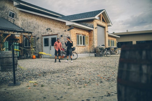 After an incredible tour and tasting at Hill Farmstead, Joe and Daniel are chatting up a storm before getting back on the bikes.