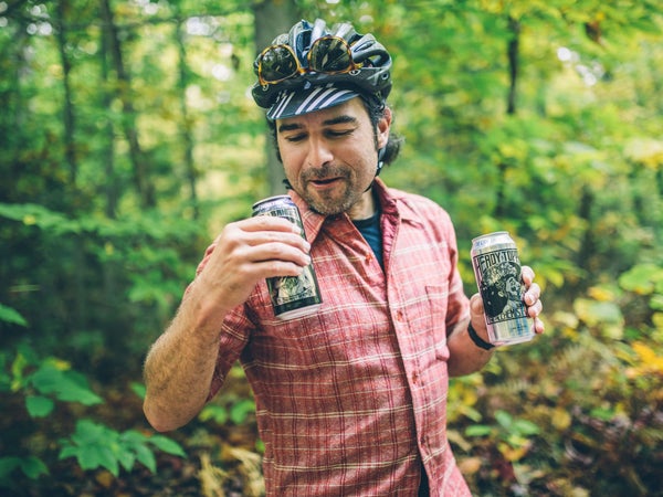 Joe takes a pull from our ‘samples’ we picked up at the Alchemist… the Focal Banger in his right hand and a Heady Topper in his left.