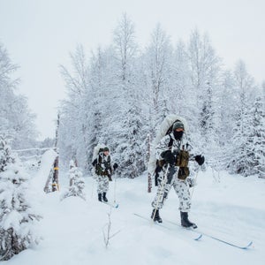 US and Finnish soldiers training in Sodankyl盲