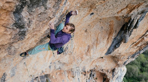 Angela Eiter on a tough traverse on crimps in the second pitch of La Planta de Shiva.