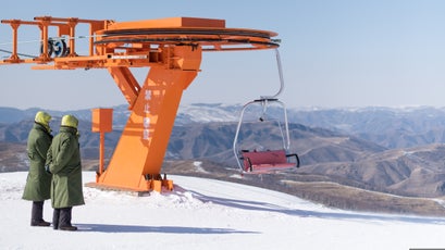 Chang Cheng Ling Ski Resort, government guards at summit