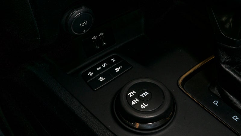 Rotate the Terrain Management knob and you can select from driving modes tailored to unique off-road challenges.