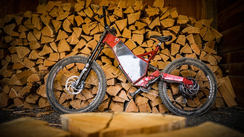 Eighty-two pounds, 7.3 horsepower. RockShox Boxxer RC Dual Crown forks. Rockshox Vivid R2C shock. Aluminum monocoque frame with carbon side panels. SRAM derailleur. Schlumpf two-speed, single-ring crank. Brushless hub motor; 1,800 Wh battery. This thing is really well-made and really neat, no matter what your opinions regarding e-bikes.