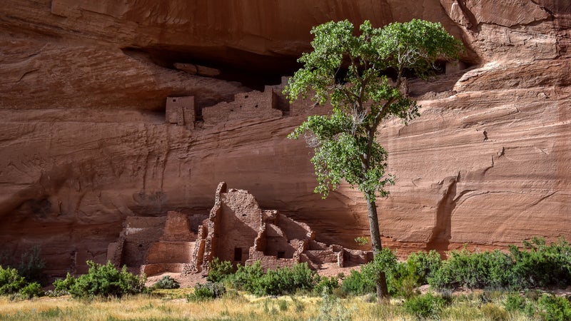 Ruins of an Ancestral Puebloan cliff dwelling at Canyon De Chelly, Chinle, Arizona