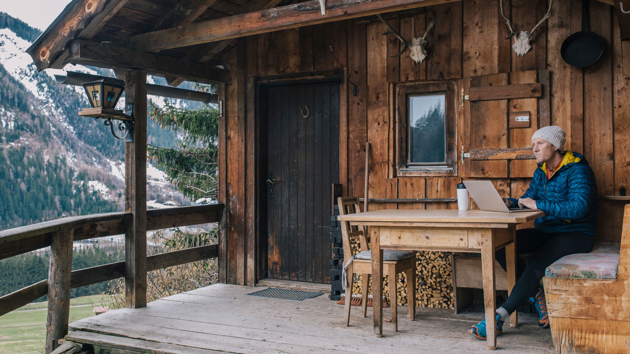 For those who’ve been de-cubicled, we've rounded up the essentials to make your mobile office more functional and more enjoyable.