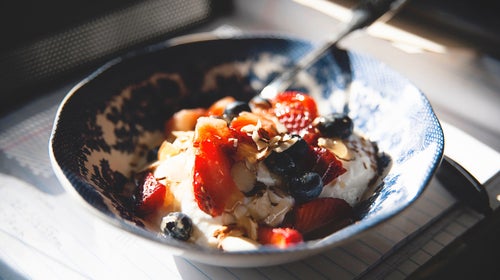 Rather than reach for something wrapped in plastic, try one of these homemade alternatives instead, each used regularly by athletes and endurance experts.