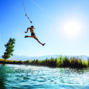 THIS PHOTO IS TO BE USED TO PROMOTE PATAGONIA PRODUCTS ONLY. Authorized for licensed dealers - NO third party use. Photo rights expire on December 31, 2018. PHOTO CREDIT: Ken Etzel / Carl Zoch takes the plunge. Owens River, California