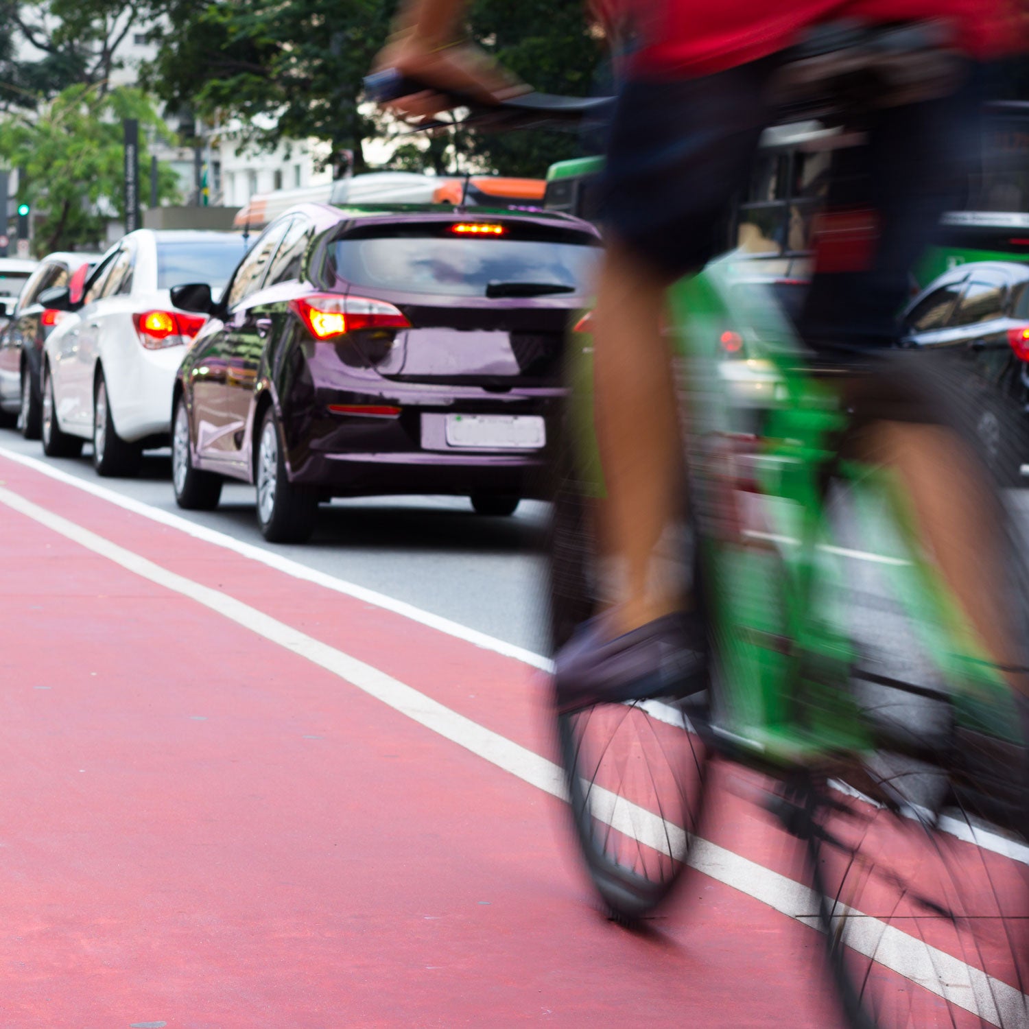 https://cdn.outsideonline.com/wp-content/uploads/2018/05/17/bike-in-city-bike-lane-blur_s.jpg