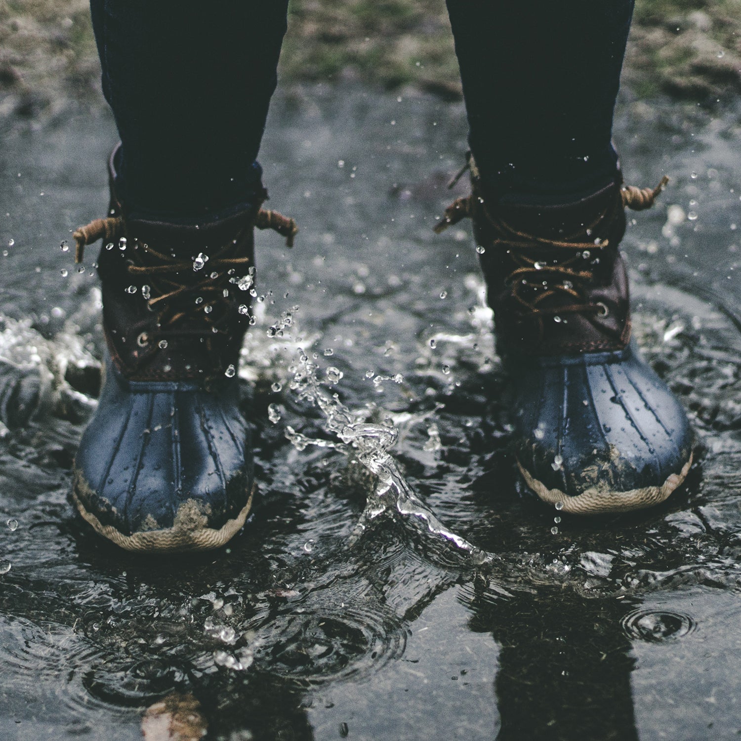 Rain boots in on sale mud