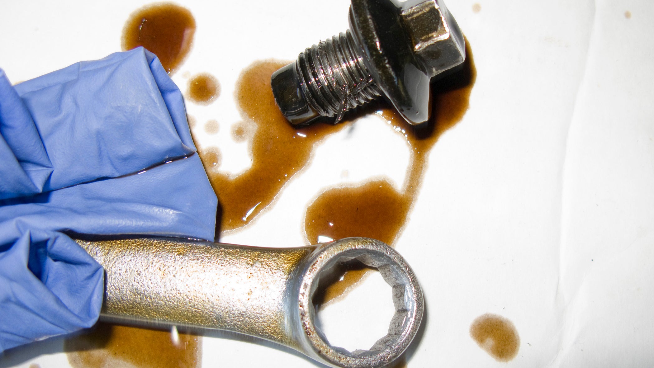 Nitrile gloves are a great idea, if you're worried about getting your hands dirty. 