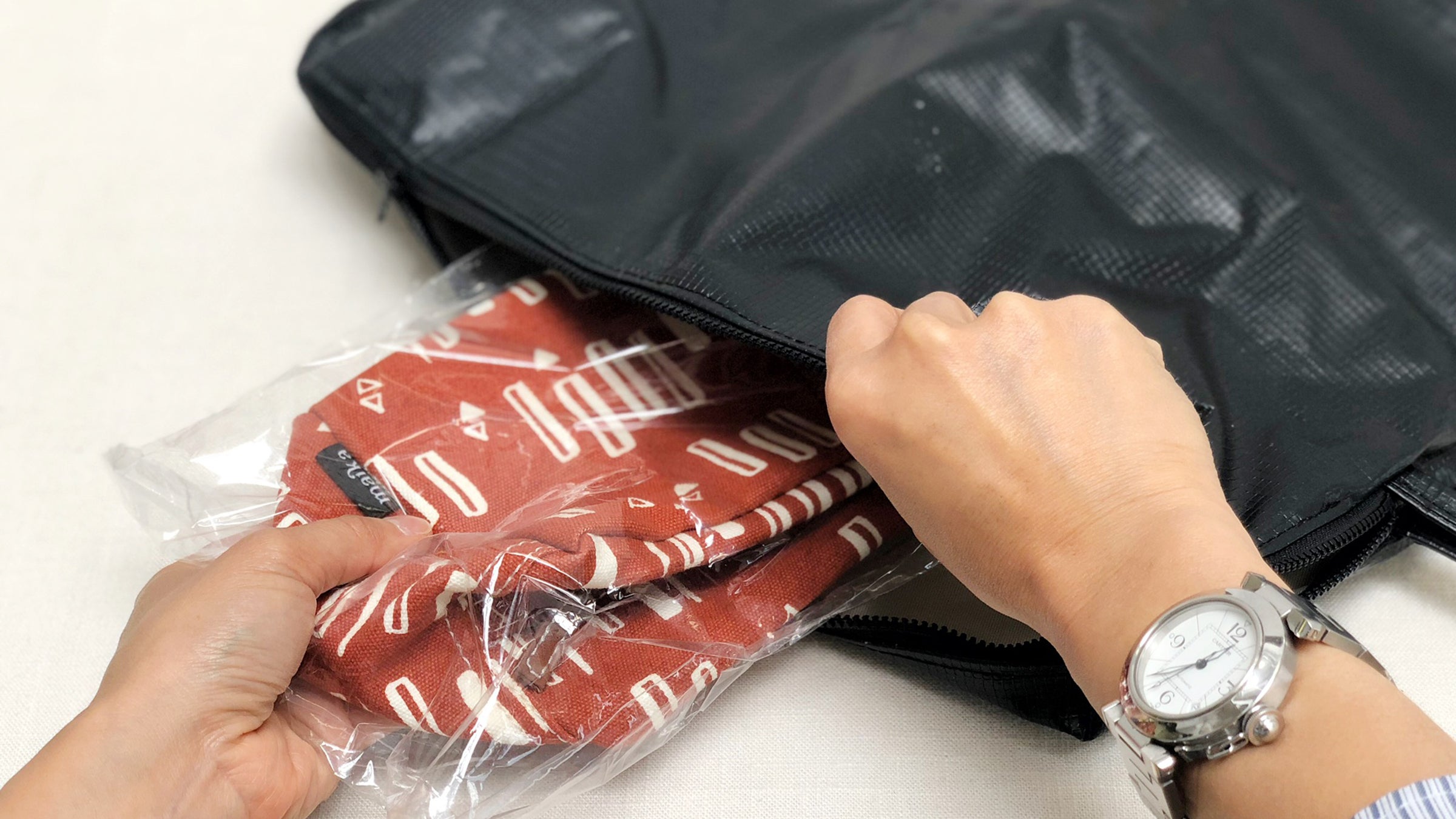 LimeLoop makes reusable mailers out of vinyl upcycled from old billboards.