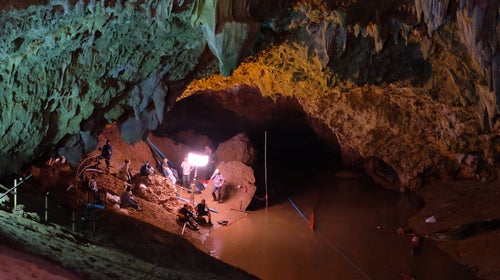 Rescuers install a water pump inside Tham Luang Nang Non cave on June 28.