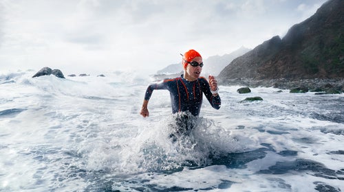 The watch comes with three modes that automatically adjust to give you extra battery life.