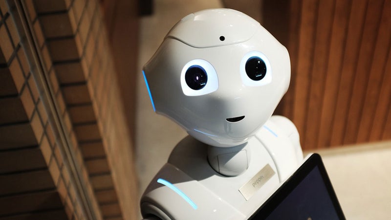 Humanoid robots debuted working at the front desk of Henn-na