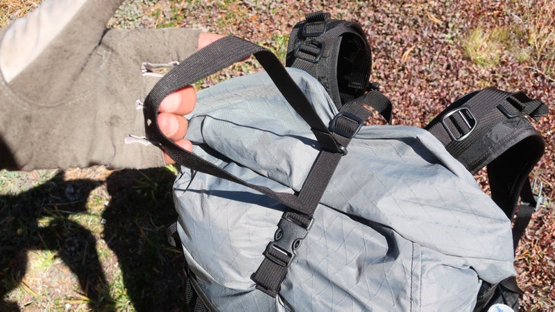 The Marl has several nice touches that don鈥檛 add significant weight, indicating to me a real attention to detail. By attaching the top strap to itself, it does not flutter in the wind or swing sloppily.