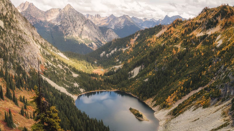 The North Cascades, in Washington, are one of seven brilliant spots we’ve picked for ideal fall backpacking.